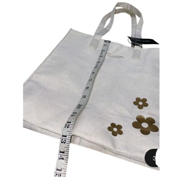 NWT Marc Jacobs Fragrances Limited Edition Cream Tote Bag Gold Daisy - Picture 7 of 8
